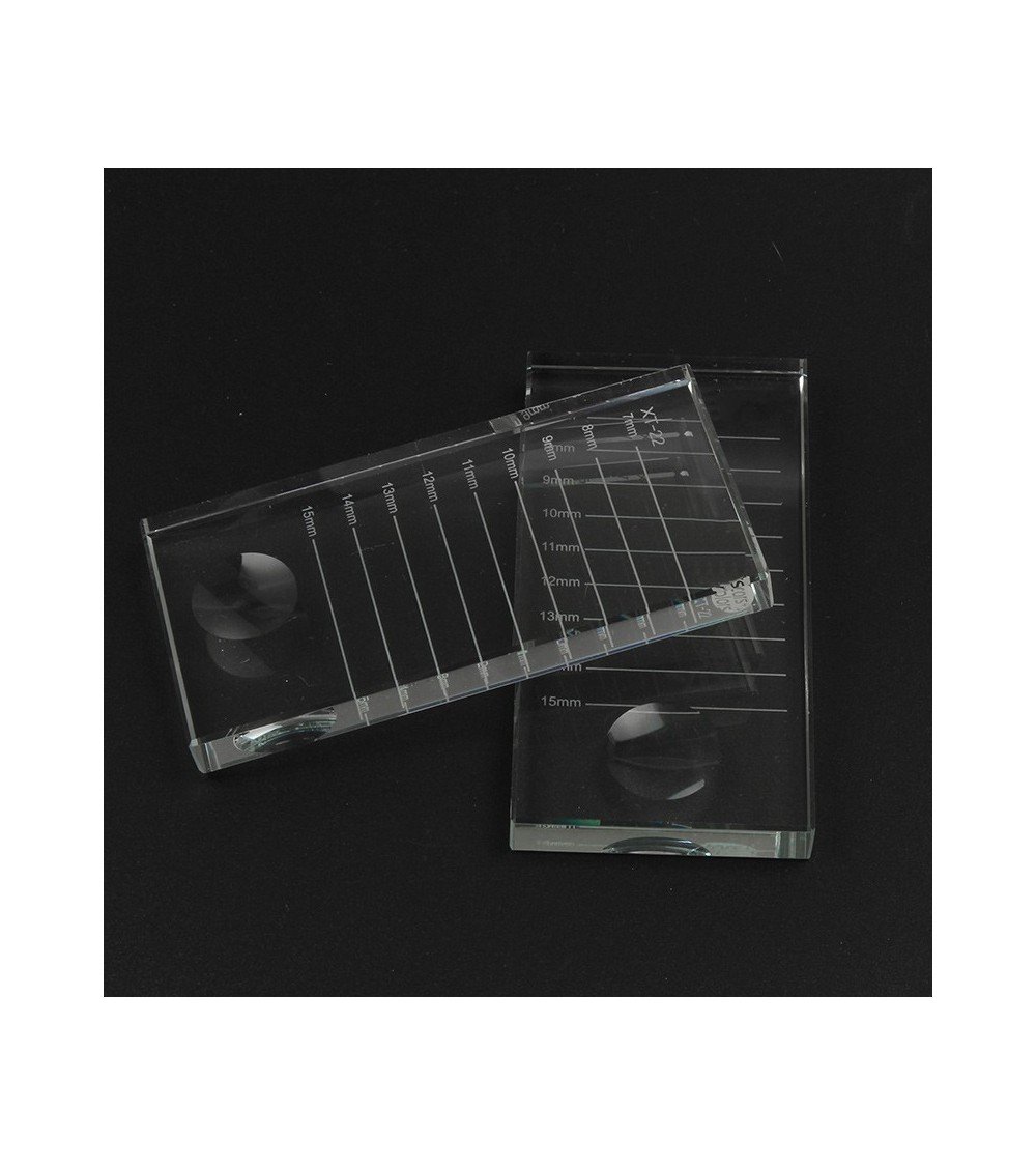 Glass palette for eyelash strips